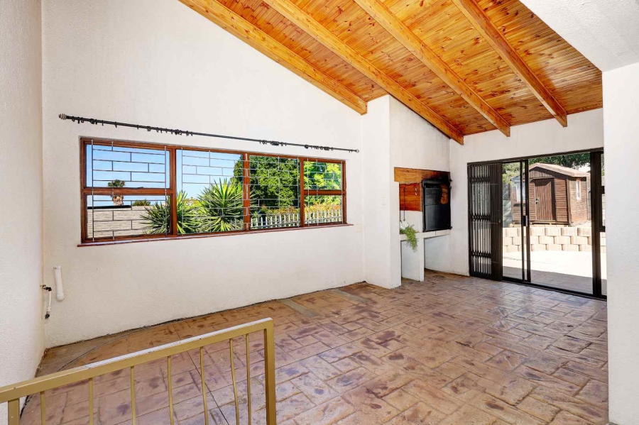 To Let 3 Bedroom Property for Rent in Loevenstein Western Cape